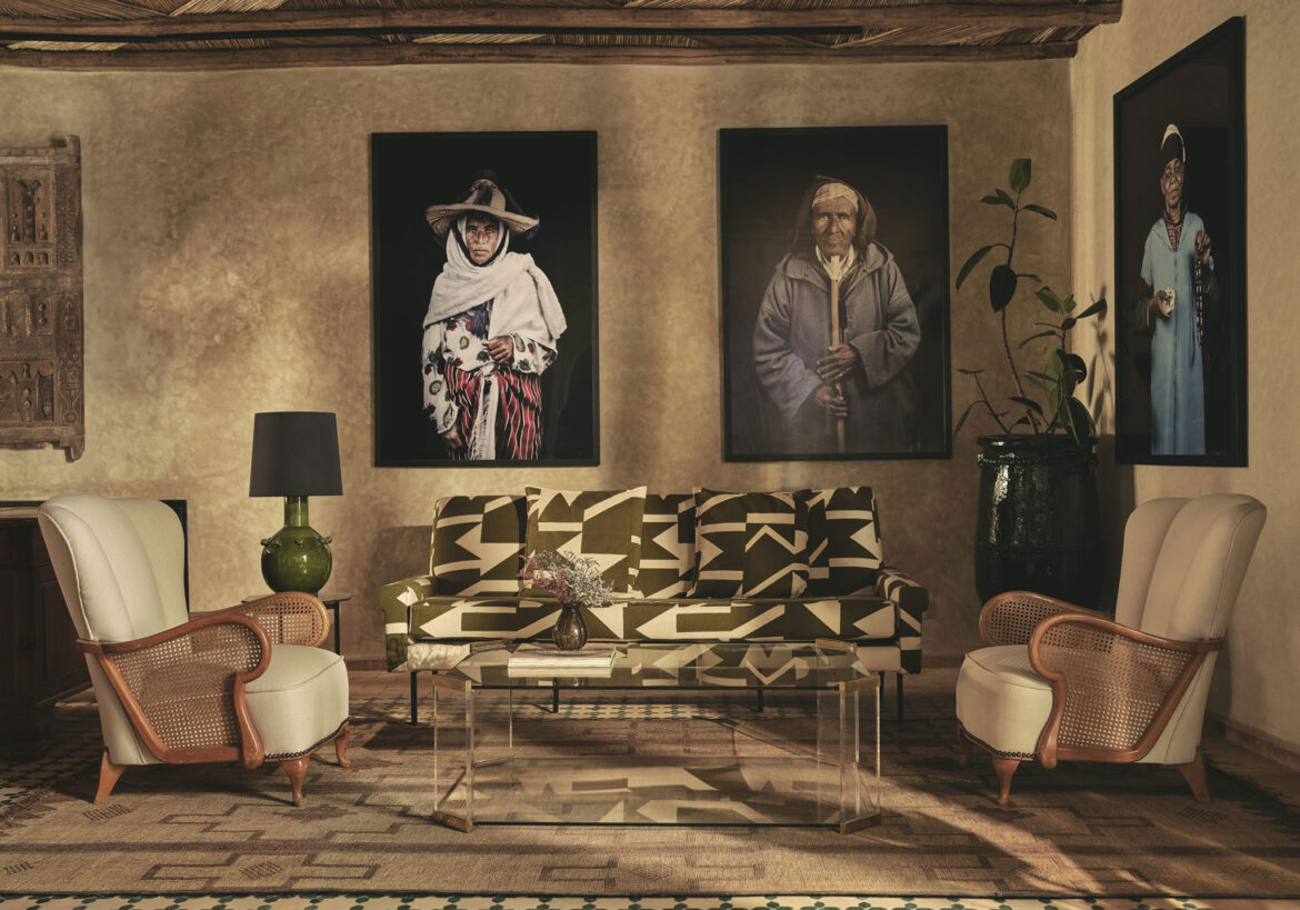 Art-Les-Marocains-by-Leila-Alaoui-in-the-IZZA-Reception-2048×1536